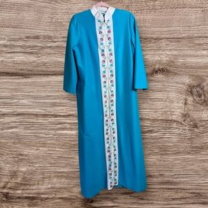 Vintage 60s/70s sears at home blue floral house dress. Robe. Medium.
